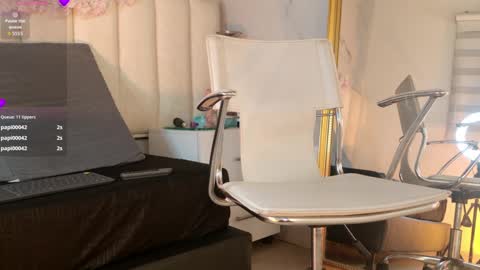 Snapshot of mackenize chatting on September 9, 2025, 11:15 pm Carolina online show from September 9, 2025, 11:15 pm