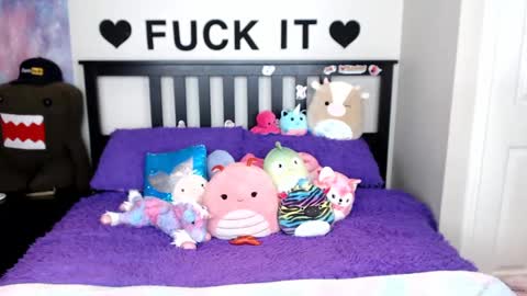 Mackenzie Wolfe online show from September 26, 2025, 5:44 am