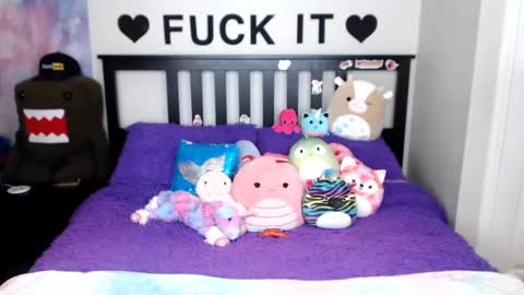 Mackenzie Wolfe online show from November 7, 2025, 4:45 am