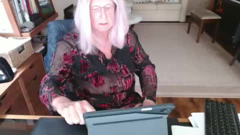 Deanne online show from May 18, 2026, 2:01 pm