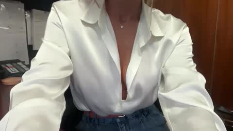 Snapshot of madame_andi chatting on May 14, 2026, 12:12 pm madame_andi online show from May 14, 2026, 12:12 pm