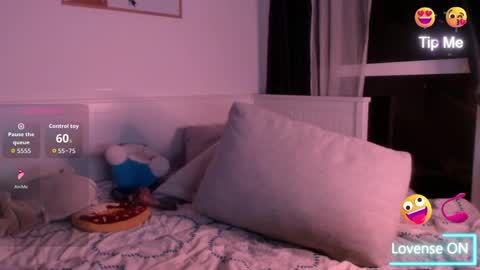 Snapshot of madcatberry chatting on May 13, 2026, 6:00 am alex online show from May 13, 2026, 6:00 am
