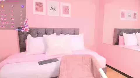 Snapshot of maddie_beauty chatting on September 23, 2025, 8:34 pm Maddie online show from September 23, 2025, 8:34 pm