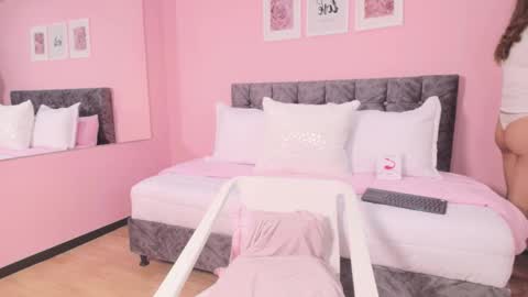 Snapshot of maddie_beauty chatting on October 16, 2025, 6:53 pm Maddie online show from October 16, 2025, 6:53 pm