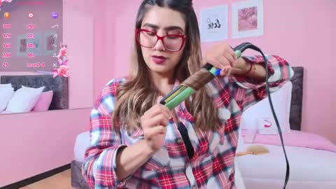 Snapshot of maddie_beauty chatting on November 27, 2025, 8:22 pm Maddie online show from November 27, 2025, 8:22 pm