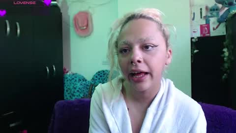 maddiie and clyde online show from January 18, 2026, 3:27 pm