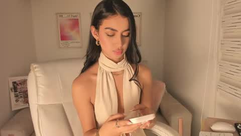 Snapshot of maddy_bronw chatting on May 15, 2026, 11:01 pm Maddy online show from May 15, 2026, 11:01 pm