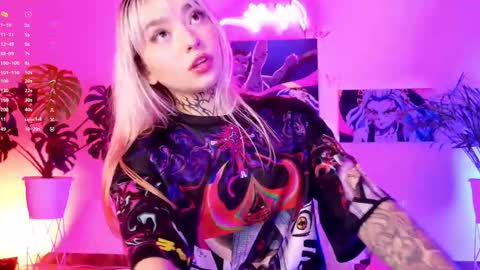 maddy_uwu online show from February 22, 2025, 5:44 am