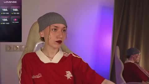 maddygarcia online show from December 8, 2024, 5:33 pm