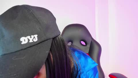 Madelaine  online show from December 10, 2024, 5:55 pm