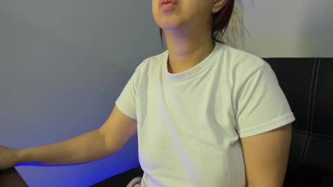 Madelaine  online show from April 17, 2026, 10:29 am