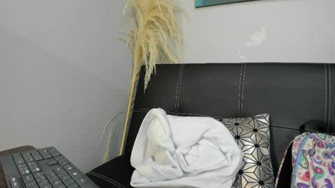 Madelaine  online show from April 20, 2026, 10:29 am