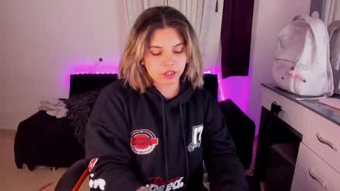 madelaine_taylor online show from December 10, 2024, 3:41 am