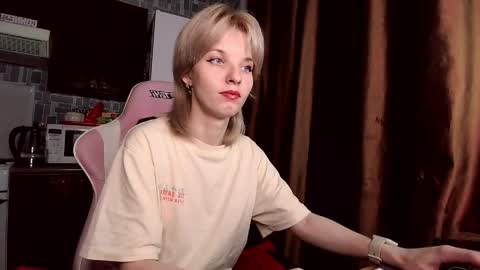 Snapshot of madelaines chatting on May 28, 2026, 5:32 pm madelaines online show from May 28, 2026, 5:32 pm