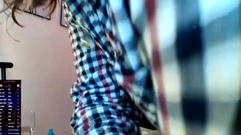 madelamee online show from April 17, 2026, 8:12 pm