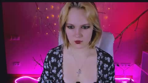 Snapshot of madeline_doll chatting on February 11, 2026, 5:12 am Madeline online show from February 11, 2026, 5:12 am