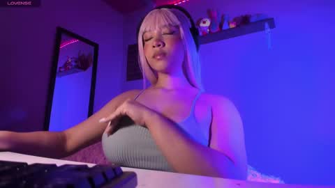 Madeline  online show from December 27, 2024, 3:53 am