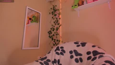 Madeline  online show from September 26, 2025, 2:37 am