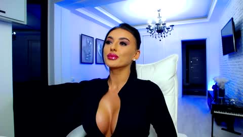 Snapshot of madena_ chatting on January 31, 2025, 4:59 pm Magda online show from January 31, 2025, 4:59 pm