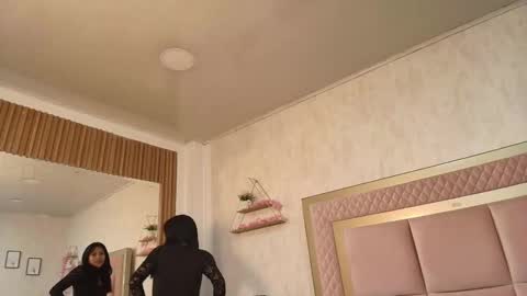 madhison_5 online show from April 29, 2026, 11:58 am