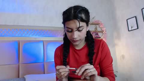 madhison_5 online show from May 3, 2026, 11:38 am