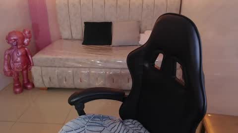 Madhison  online show from September 25, 2025, 8:23 pm