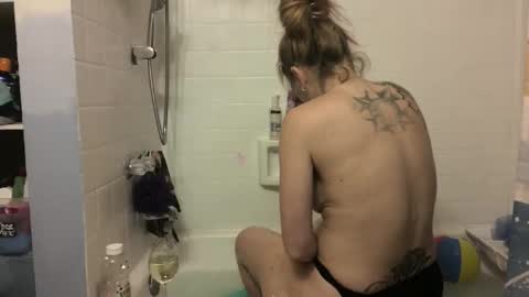 Snapshot of madie_ray chatting on April 27, 2026, 2:42 am Madie Ray online show from April 27, 2026, 2:42 am