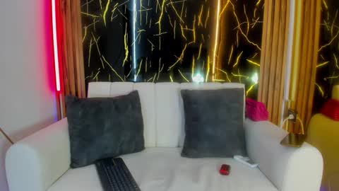 madison_brown23_aws online show from November 27, 2025, 2:30 pm