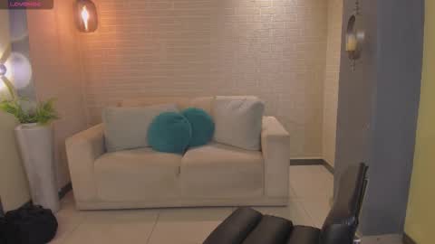 Maddi Collins online show from October 21, 2025, 2:01 am