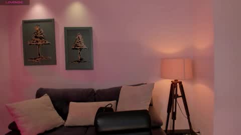 Maddi Collins online show from November 9, 2025, 5:44 pm