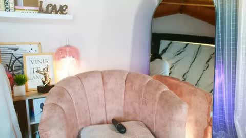 Snapshot of madissonone1 chatting on February 24, 2025, 2:30 am MADISSOONE online show from February 24, 2025, 2:30 am