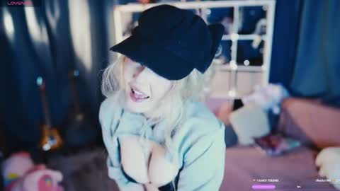 Snapshot of madnessalise chatting on June 3, 2026, 2:44 pm Alice online show from June 3, 2026, 2:44 pm