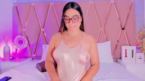 Snapshot of mady_james chatting on November 21, 2025, 2:05 pm Mady James online show from November 21, 2025, 2:05 pm