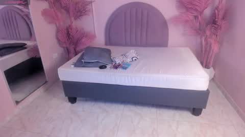 madyscarlett online show from October 13, 2025, 11:43 am