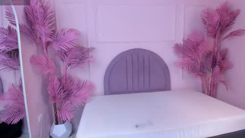 madyscarlett online show from October 14, 2025, 1:23 pm