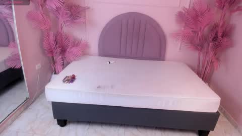 madyscarlett online show from October 17, 2025, 11:57 am