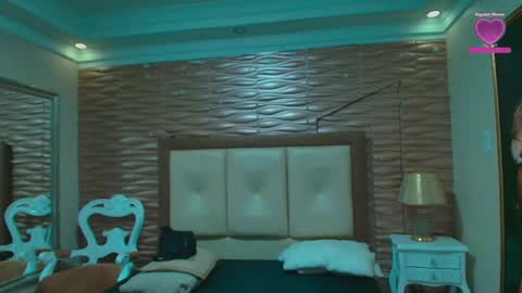 madyscarlett online show from December 3, 2025, 12:03 pm