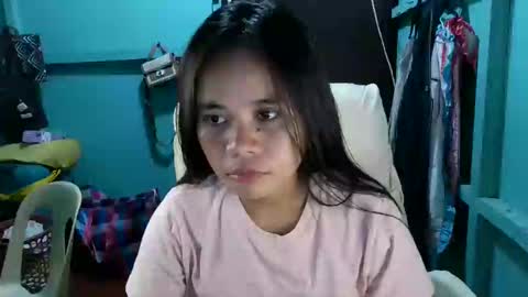 mae_lovers234xx online show from December 9, 2024, 1:24 pm