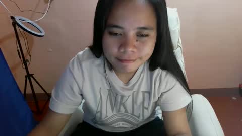 mae_lovers234xx online show from February 14, 2025, 6:51 pm