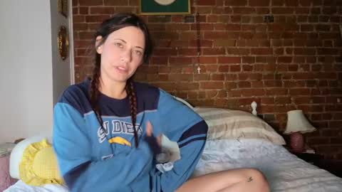 maedaybaby online show from September 21, 2025, 11:34 am