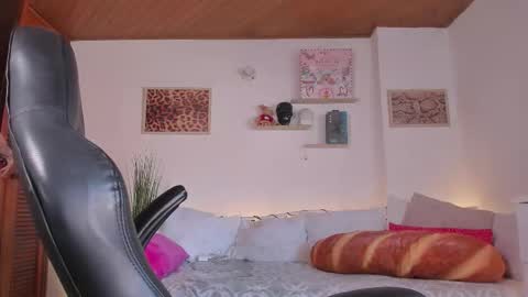 Maeve  schedule 11 am- 530 pm colombia time  online show from February 10, 2026, 2:21 pm