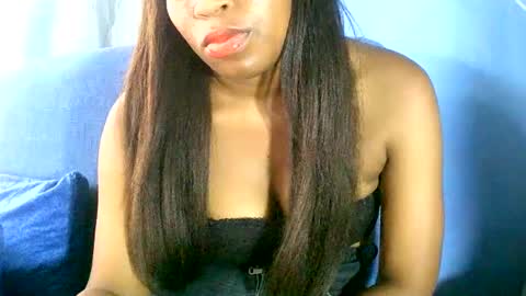 MaelahLove online show from December 5, 2024, 9:39 am