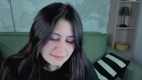 Mia online show from March 4, 2026, 2:45 pm