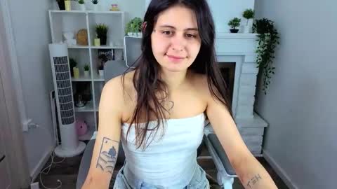 Mia online show from March 10, 2026, 2:55 pm