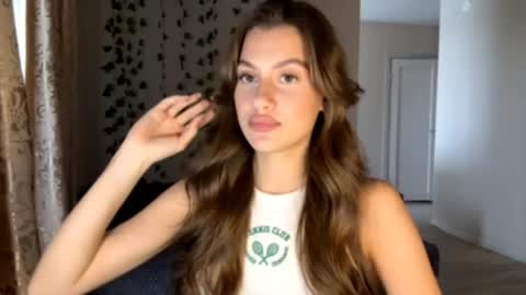 Sophie online show from May 13, 2026, 5:27 am
