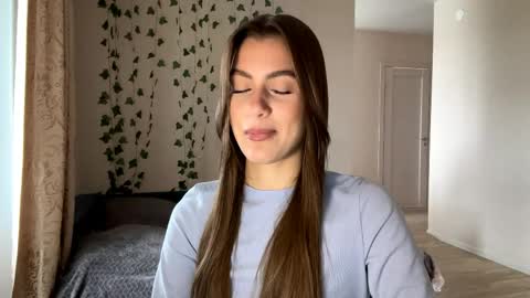Sophie online show from May 17, 2026, 5:27 am