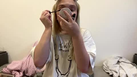 Molly online show from May 9, 2026, 4:12 pm