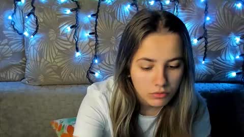 Maggie online show from December 2, 2025, 3:01 am