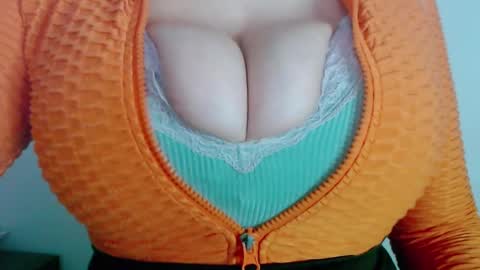 Maggie   online show from January 21, 2025, 2:33 am