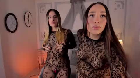   online show from November 28, 2025, 9:39 pm